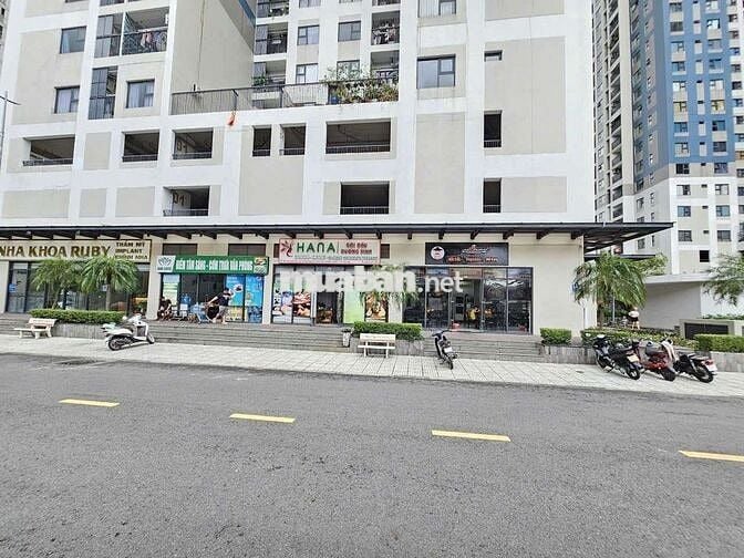 Nhà shophouse mặt tiền kinh doanh sầm uất Vincom550 p. Dĩ An