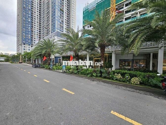 Nhà shophouse mặt tiền kinh doanh sầm uất Vincom550 p. Dĩ An