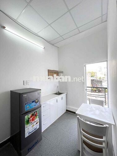 🔝🏠Cho thuê căn 1PN , tách bếp, bancol, trung tâm PN, gần Sân Bay