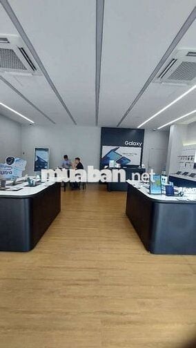 Chính chủ cho thuê nguyên căn quận 1 ngang 8m vị trí đep giá chỉ 120tr