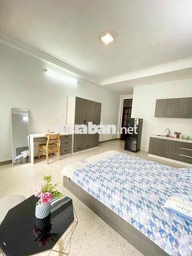 Căn Hộ Full Nội Thất Cửa Sổ Rộng Giáp Q1 Ngay Phan Văn Hân