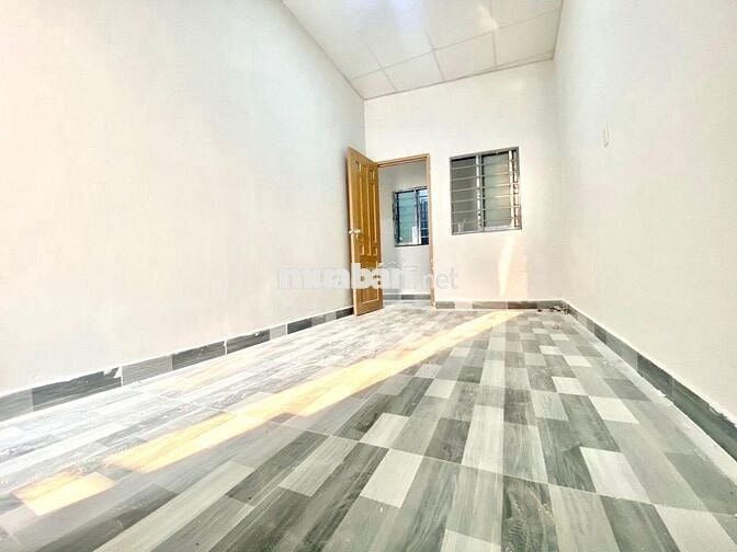 Trọ có ban công nắng trời- Máy lạnh- Thang máy