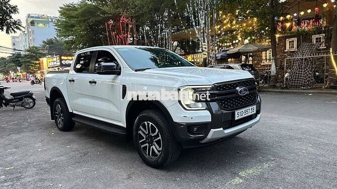 Ford Ranger 2024 Sport 4X4 AT siêu lướt 6000 km