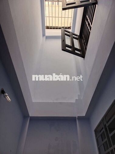Nhà 68M2 Mới Đẹp, Xe Hơi Vào Nhà, Ngay ST Emart 2