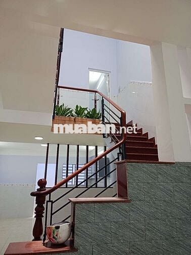 Nhà 68M2 Mới Đẹp, Xe Hơi Vào Nhà, Ngay ST Emart 2