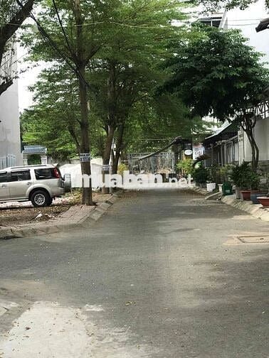 CHÍNH CHỦ BÁN NHÀ DT 4mx10m,1 TRỆT 2 LẦU,KDC Đường xe tải.