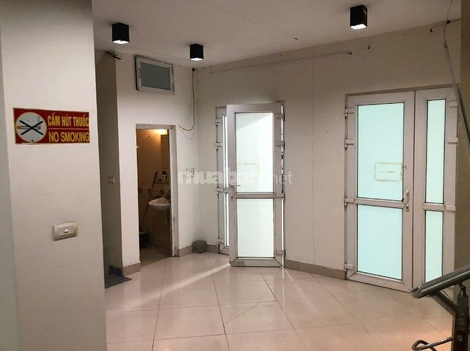 Cho thuê Văn phòng diện tích nhà 25m²/sàn 200m², tầng 2, có thang máy,
