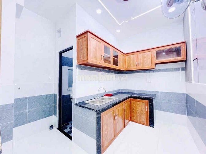 BÁN NHÀ TRỆT LẦU ĐÚC THẬT 2P 2WC, GIÁ 989TR ĐƯỜNG LÊ VĂN KHƯƠNG, Q12.