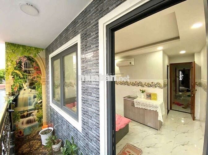 Trống phòng Ban công - sẵn nội thất gần Ngã 4 Bốn Xã