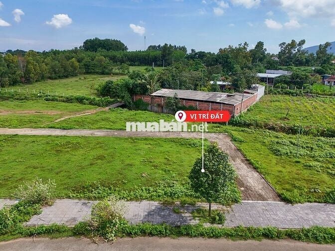 Lô tái định cư góc Bê Tông 3 mặt tiền N19, Sonadezi Suối Nghệ,Châu Đức