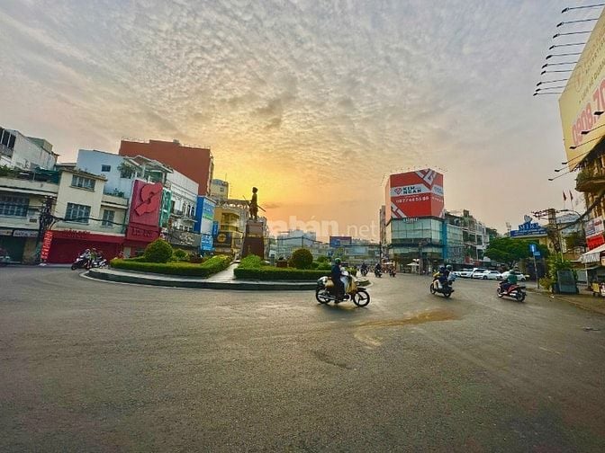 Tòa nhà 7 tầng góc vòng xoay 3 MT Châu Văn Liêm -  HĐT 250tr Giá 62 tỷ