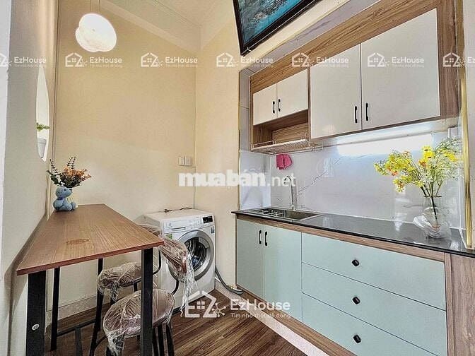 Căn hộ tách bếp, ban công full nội thất có máy giặt riêng