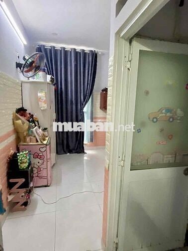 Nhà 2 lầu sân thượng, gần trường đại học công thương, tân phú
