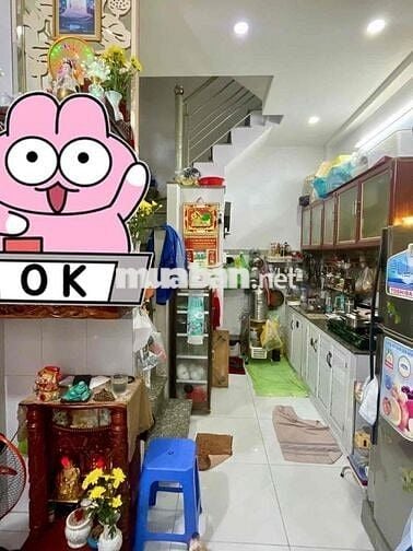 Nhà 2 lầu sân thượng, gần trường đại học công thương, tân phú