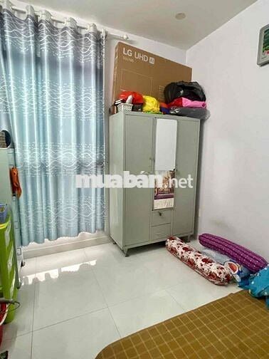 Nhà 2 lầu sân thượng, gần trường đại học công thương, tân phú