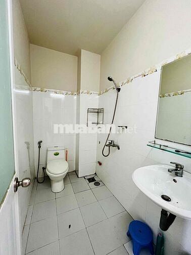 NHÀ SẠCH SẺ DT 110m2 1TRỆT 1LẦU 2PN 3WC HẺM XE TẢI SÂN XE MÁY CỔNG RÀO