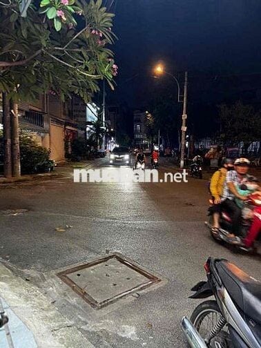 NHÀ MẶT TIỀN CĂN GÓC 5X30M PHÙ HỢP SIÊU THỊ STUDIO, KHO TRUNG CHUYỂN