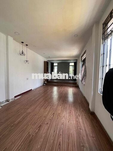 - Mặt bằng 90m2 tầng 3-4 trung tâm TP Đà Nẵng