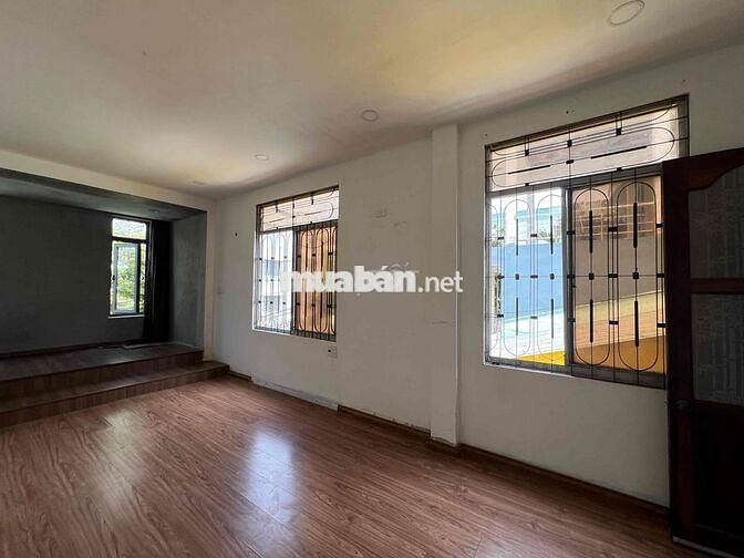 - Mặt bằng 90m2 tầng 3-4 trung tâm TP Đà Nẵng