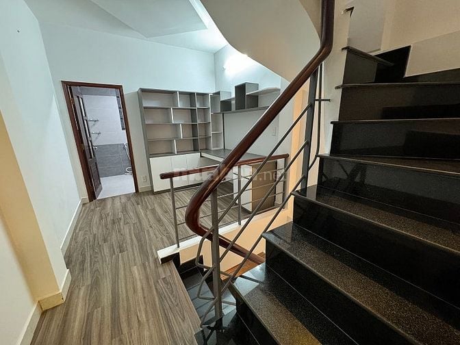 Cho thuê nhà 3 lầu- 66/46 Nhiêu Tứ khu ẩm thực PXLong, hẻm xe hơi 7chỗ