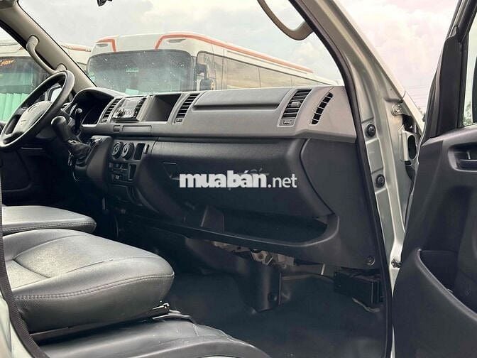 Toyota Hiace - Máy xăng - 2011 - Cơ quan thanh lý