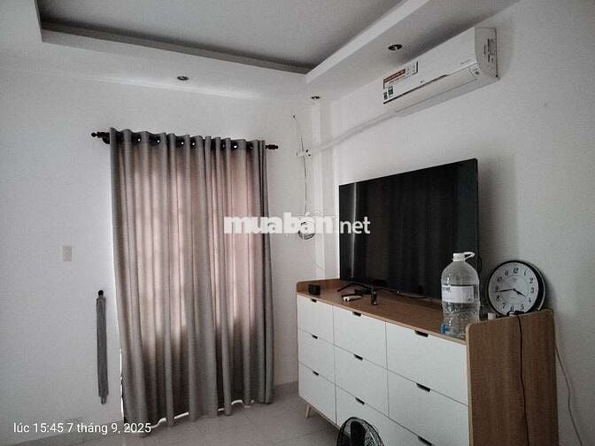 Nhà riêng - 102m2 - 2 phòng ngủ -  2 toilet+ full nội thất+ ban công..
