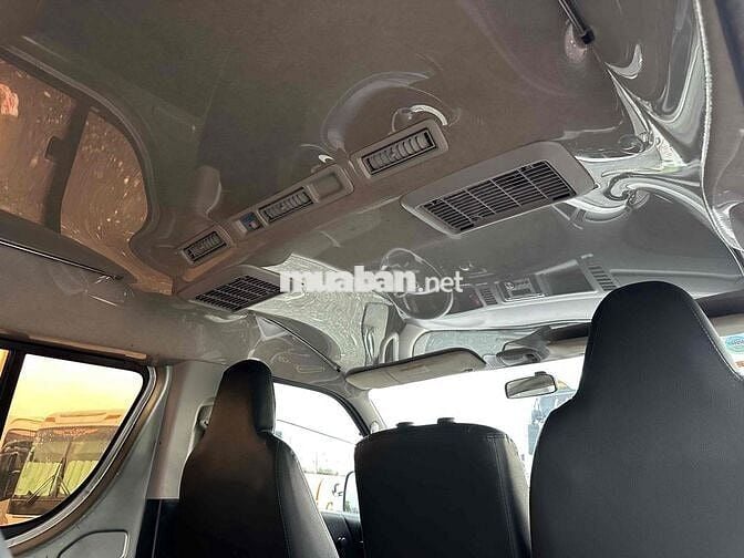 Toyota Hiace - Máy xăng - 2011 - Cơ quan thanh lý