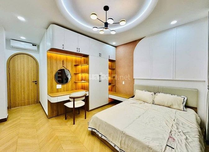 Nhà (Ngộp) Q10 - Đường Lê Hồng Phong P2 4TY350/46,2m2 HXH 5m