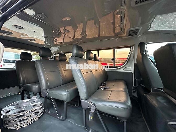 Toyota Hiace - Máy xăng - 2011 - Cơ quan thanh lý