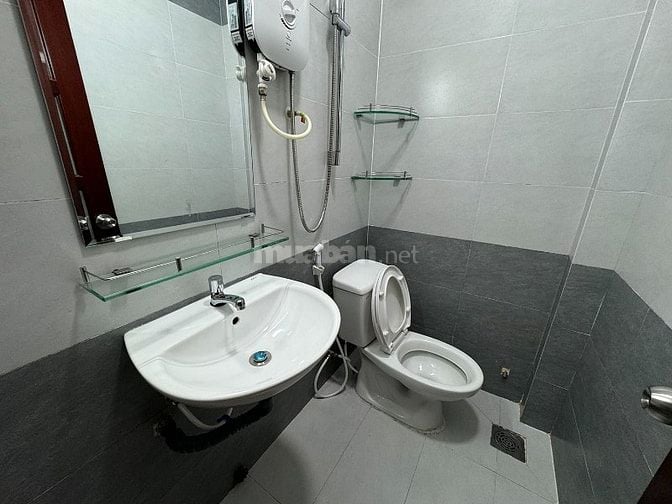 Cho thuê nhà 3 lầu- 66/46 Nhiêu Tứ khu ẩm thực PXLong, hẻm xe hơi 7chỗ