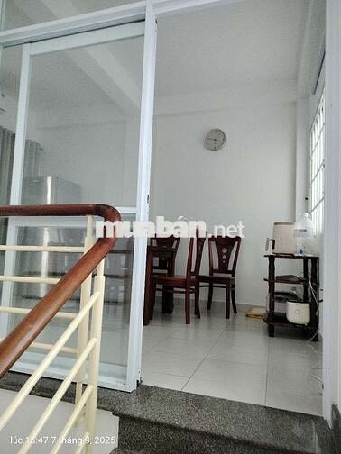 Nhà riêng - 102m2 - 2 phòng ngủ -  2 toilet+ full nội thất+ ban công..