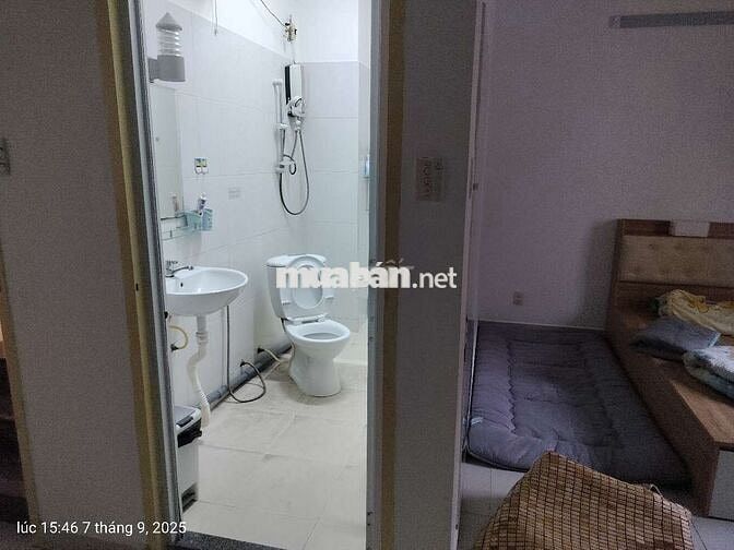 Nhà riêng - 102m2 - 2 phòng ngủ -  2 toilet+ full nội thất+ ban công..