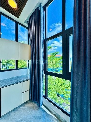 CHDV kết hợp nhà phố (4*16) 1 trệt 4 lầu thang máy đường 8m vỉa hè KD