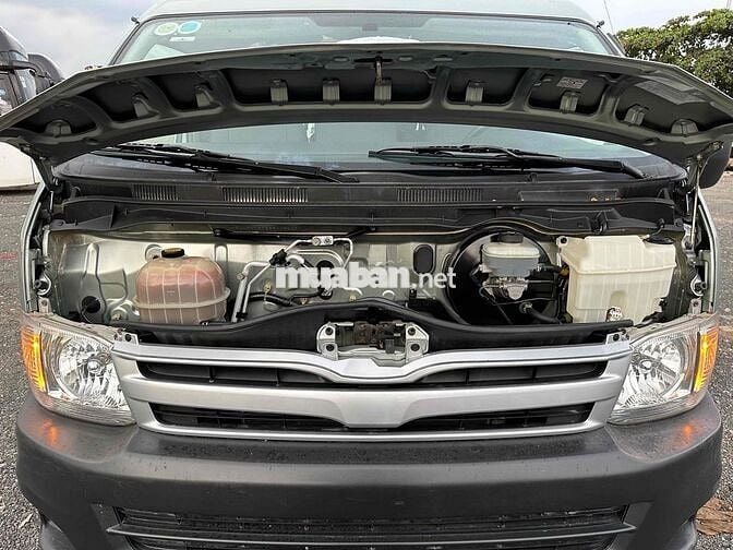 Toyota Hiace - Máy xăng - 2011 - Cơ quan thanh lý
