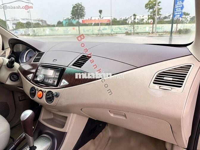 Mitsubishi Zinger số tự động