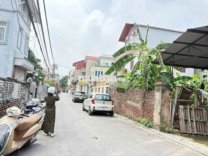 ĐƯỜNG Ô TÔ VÀO TẬN ĐẤT-CÁCH 10M LÀ Ô TÔ TRÁNH-50M LÀ ĐƯỜNG 4 LÀN XE