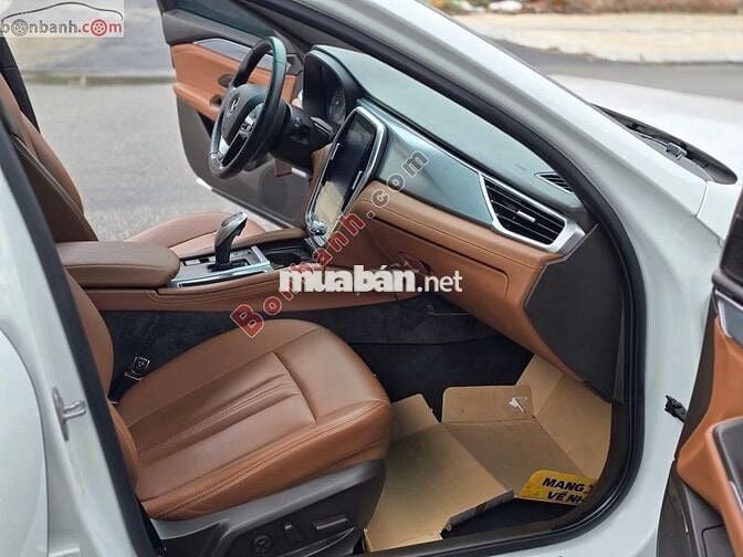VINFAST LUX A2.0 PREMIUM 2019 - TRẮNG