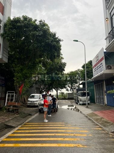 Nguyên toà VP thang máy khu x2a Yên sở