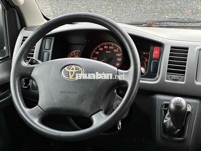 Toyota Hiace - Máy xăng - 2011 - Cơ quan thanh lý