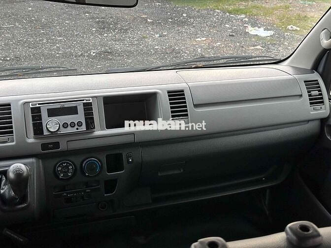 Toyota Hiace - Máy xăng - 2011 - Cơ quan thanh lý