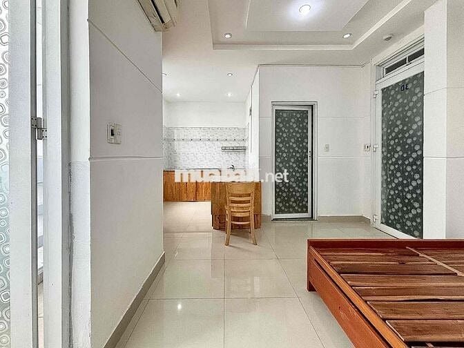 CĂN HỘ BAN CÔNG FULL NỘI THẤT NGAY CÔNG VIÊN LÀNG HOA