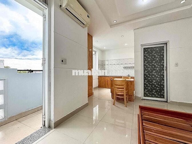 CĂN HỘ BAN CÔNG FULL NỘI THẤT NGAY CÔNG VIÊN LÀNG HOA