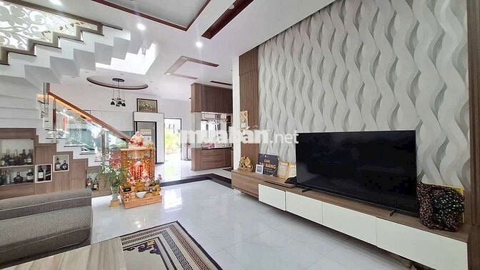 Bán nhà đg 
Trần Quang Khải - vài bước đến biển SƠN TRÀ
Nhà 2 tầng đẹp