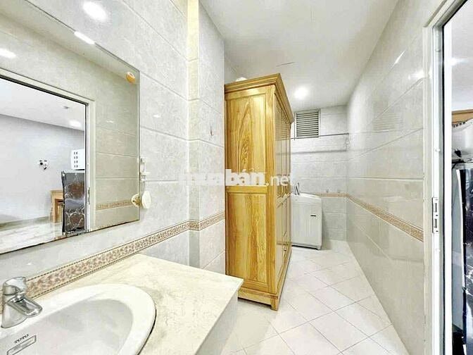 Căn Hộ Stu Ban Công Phòng Rộng 45M2 View LandMark FullNT Gần Quận 1