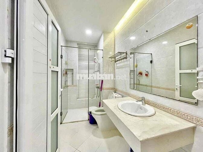 Căn Hộ Stu Ban Công Phòng Rộng 45M2 View LandMark FullNT Gần Quận 1