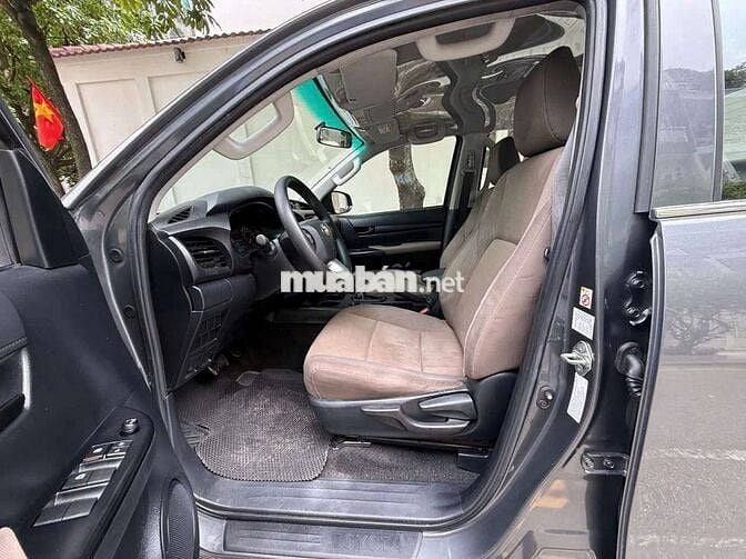 Toyota Hilux 2019 bản 2.4E 4×2 AT - 81000 km