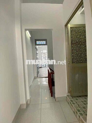 Nhà 3 tầng nguyên căn 4 phòng ngủ giáp quận 6