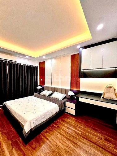 THẠCH BÀN 5 TẦNG Ô TÔ ĐỖ CỬA 7 TỶ HƠN FULL NỘI THÂT ĐẸP LUNG LINH