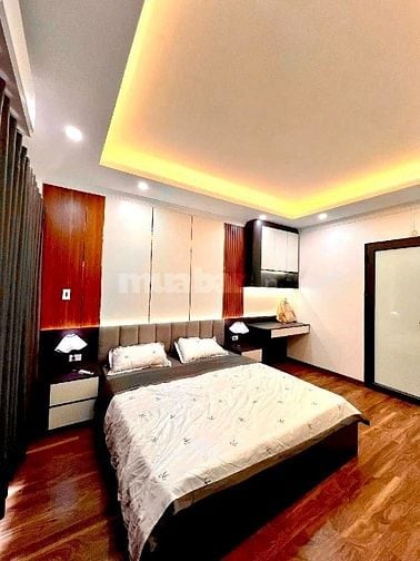 THẠCH BÀN 5 TẦNG Ô TÔ ĐỖ CỬA 7 TỶ HƠN FULL NỘI THÂT ĐẸP LUNG LINH