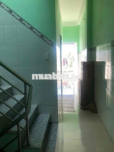 Phòng thoáng mát, sạch sẽ, sát mặt tiền sân thượng